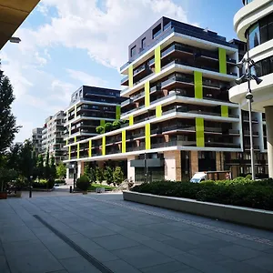 Corvin Promenade With Free Parking Apartament